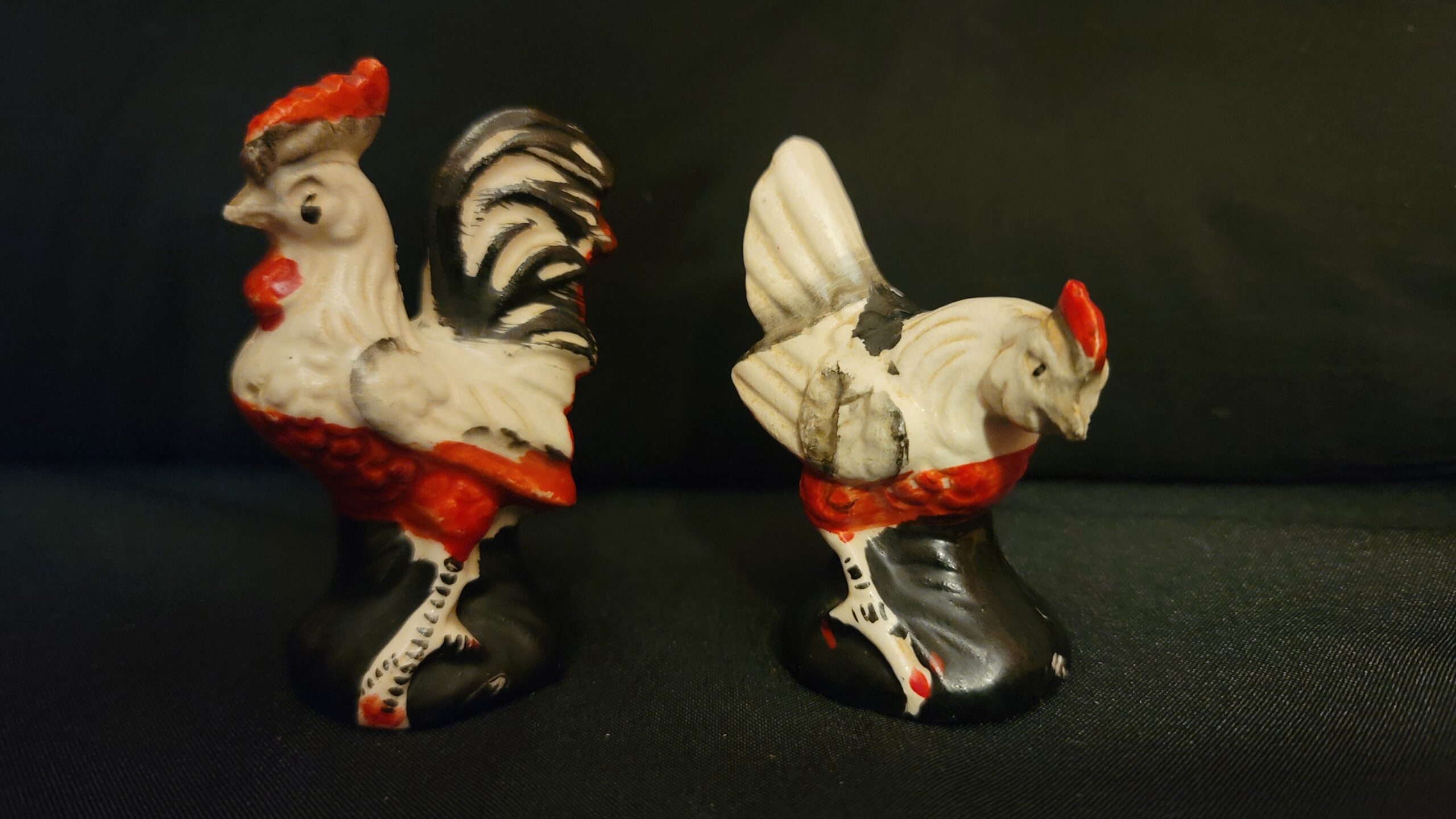 Vintage Salt and Pepper Shakers / Rooster and Hen