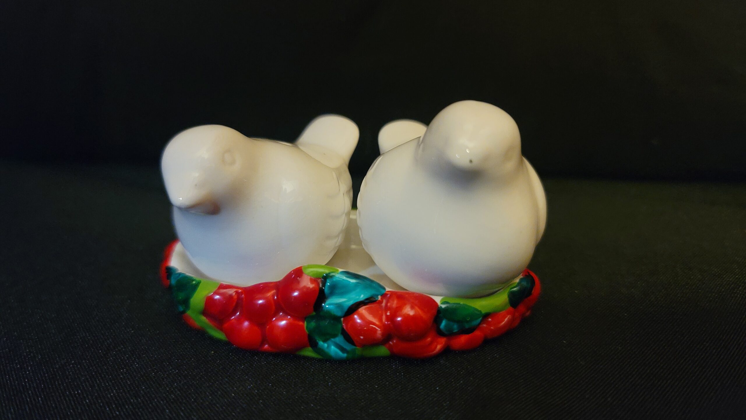 Vintage Salt and Pepper Shakers / Pair of Birds in Holly Berry Tray / 