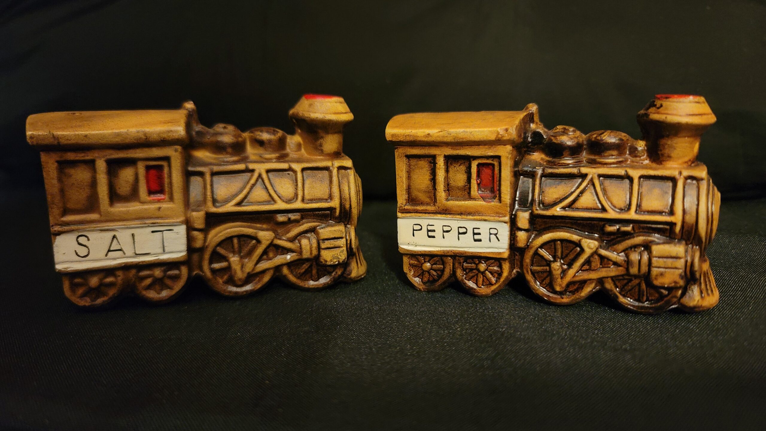 Vintage Salt and Pepper Shakers / Train Cars